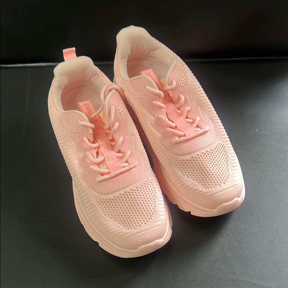 Pink tennis shoes size 8 ZOVE